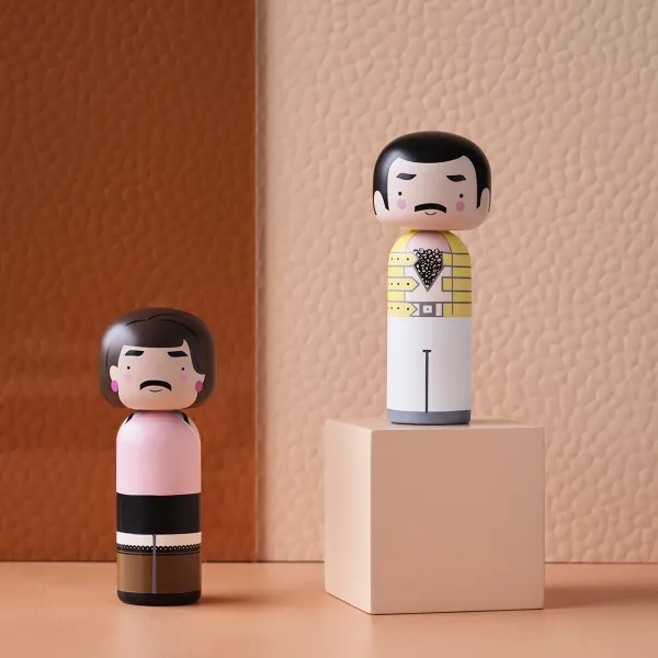 figurine_en_bois_kokeshi__SKUeac37ee69ac6c03069e3e69ab86e4914_1.webp Figurine En Bois Kokeshi Sketch.Inc Freddie - I Want To Break Free - 14.5 Cm-Lucie Kaas Outlet