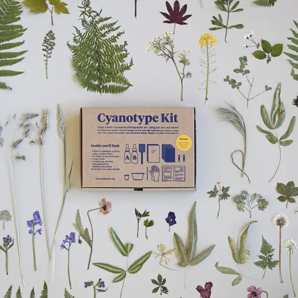 kit_de_creation_cyanotype_SKU88e3023787dad5830175c5ba4aea8d0f_1.webp Kit De Creation Cyanotype-Sélectionné par Fleux Hot