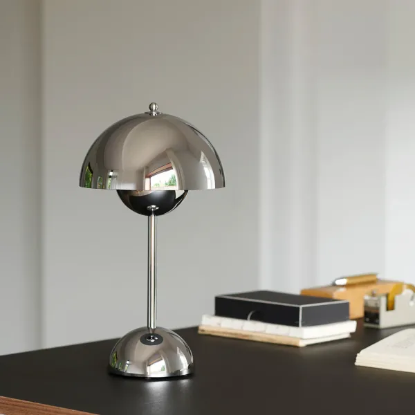 lampe_a_poser_flowerpot_v_SKUf96090bb4d38f34ec1276bbe043f404f_2.webp Lampe A Poser Flowerpot Vp9 Sans Fil - Chrome-And Tradition Outlet