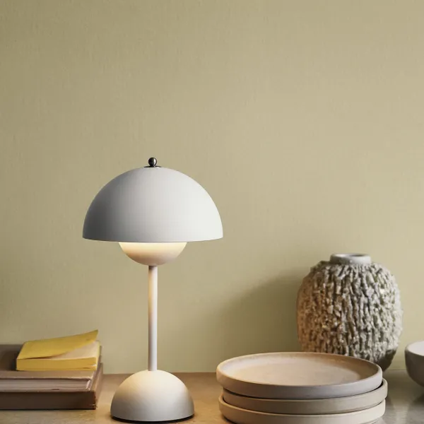 lampe_a_poser_sans_fil_fl_SKUb92d30aa6004b041d00e3ace3ce198b1_1.webp Lampe A Poser Sans Fil Flowerpot Vp9 - Blanc Mat-And Tradition Clearance