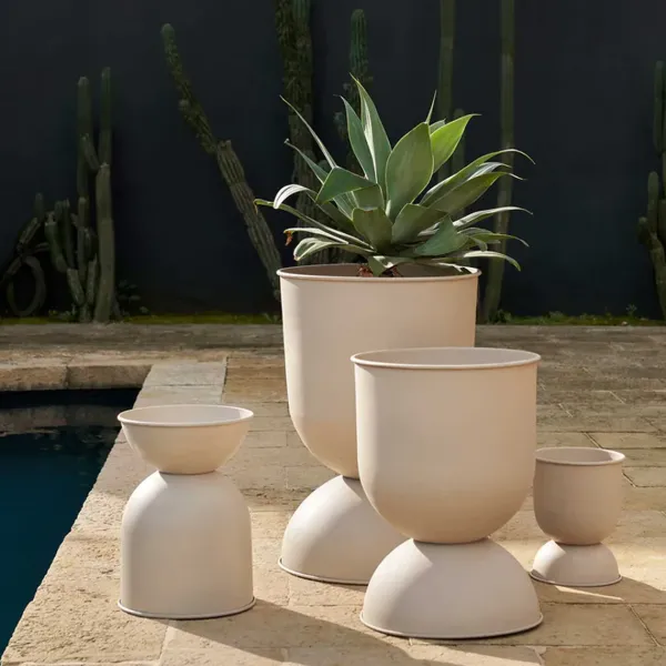pot_a_plantes_hourglass___SKU6239c5b30dd6ea8080aa7a951a352491_1.webp Pot A Plantes Hourglass - Cachemire-FERM LIVING Online