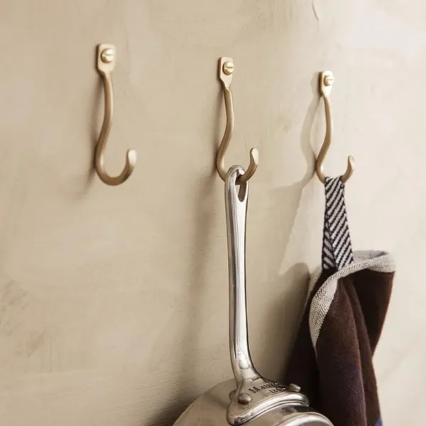 set_de__pateres_curvature_SKU70acf895a0dc36670b90877480d28aaa_1.webp Set De 3 Pateres Curvature Laiton-Ferm Living Sale
