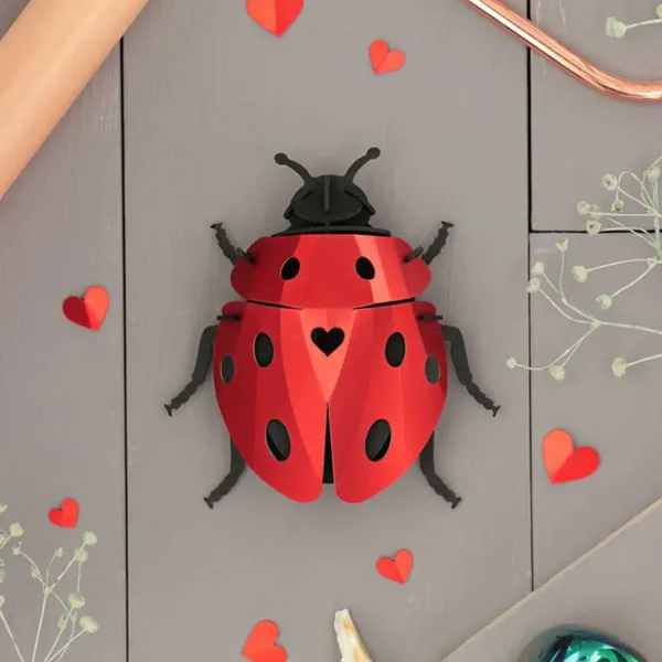 trophee_origami_coccinell_SKUee9d28eed10a36c95dfc020a92711be3_1.webp Trophee Origami Coccinelle Lady Lovebug - Rouge Ruby-Assembli Best