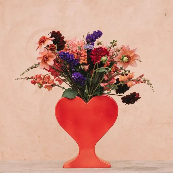 vase_coeur__rouge_SKU17ffedb56c0876daad5f3bbee068f3b7_1.webp Vase Coeur - Rouge-Sélectionné par Fleux Hot